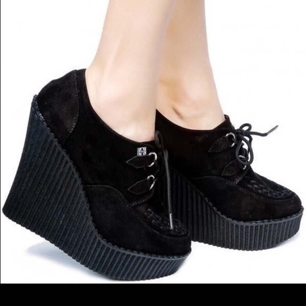 Im selling this high heel booties. Just wore them 2 times.Heel high is 5"
